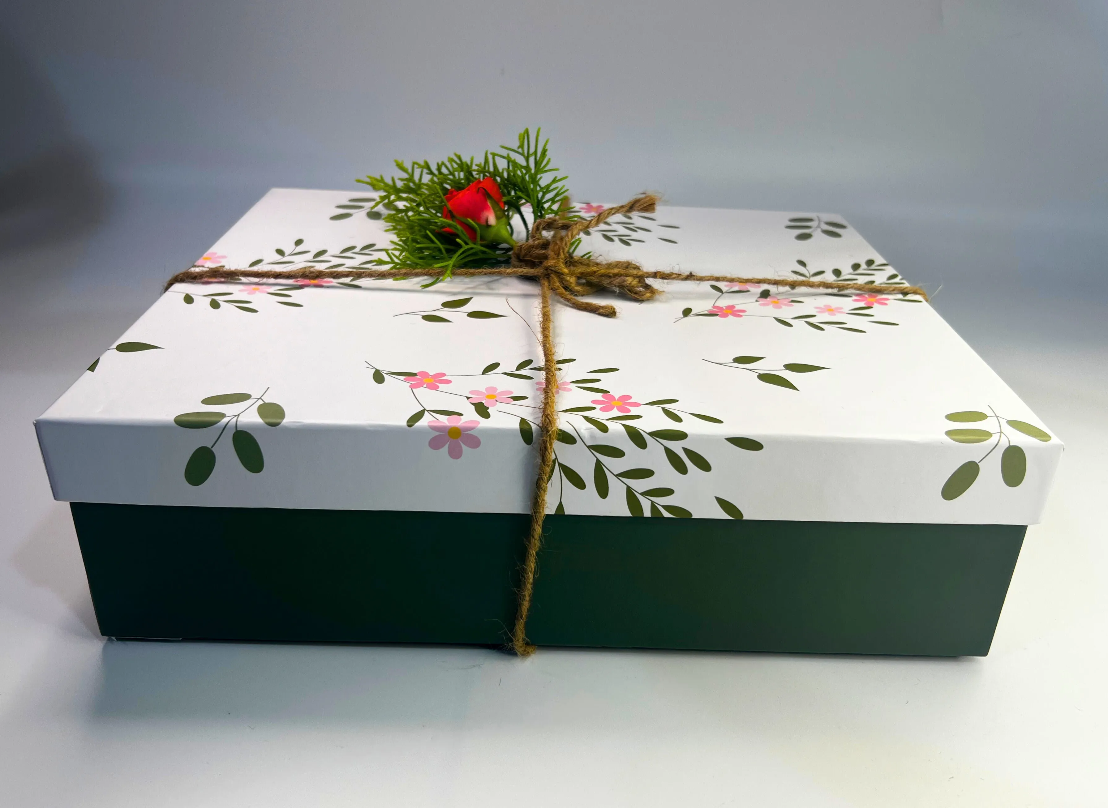 ELEGANT DARK GREEN AND WHITE PRINTED GIFT BOX