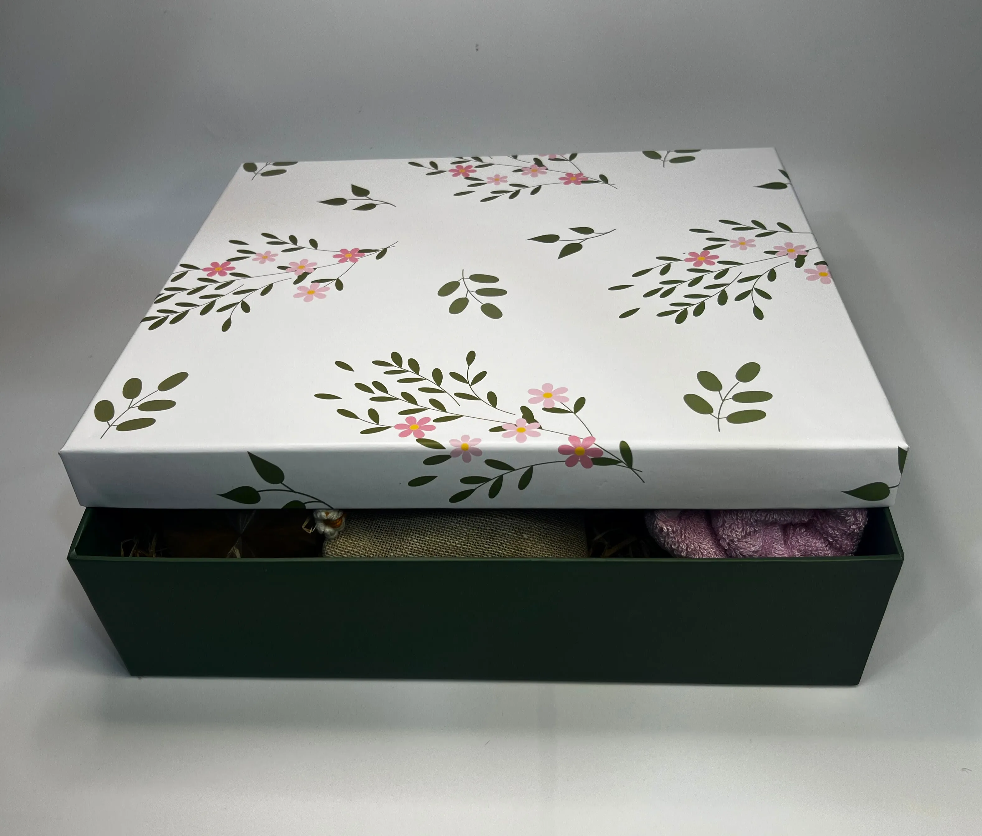 ELEGANT DARK GREEN AND WHITE PRINTED GIFT BOX